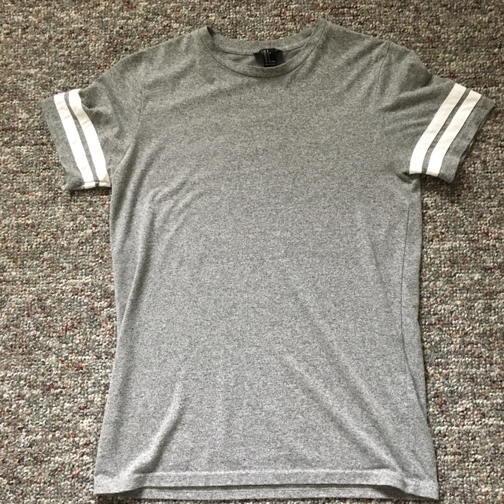 Grey t shirt